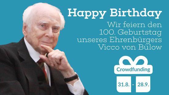 Portrait von Vicco von Bülow, daneben der Text: Happy Birthday. Wir feiern den 100. Geburtstag..., Crowdfunding 31.8.-28.9.