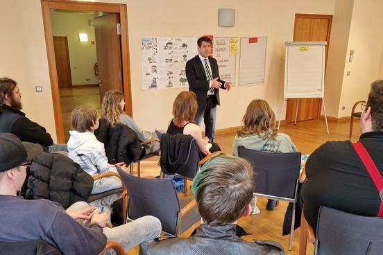 Oberbürgermeister Steffen Scheller nimmt sich wieder Zeit, um mit Kindern und Jugendlichen der Stadt ins Gespräch zu komm