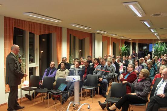 Viele interessierte Bürgerinnen und Bürger der Stadt Burg informieren sich über die BUGA 2015