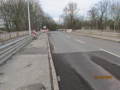 Ansicht der Fahrbahn auf der Schleusenbrücke