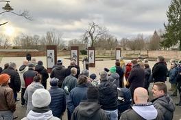 Teilnehmerinnen und Teilnehmer der Gedenkveranstaltung.