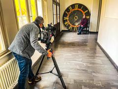 Anja Grothe vor dem ehemaligen Ziffernblatt der Turmuhr von St. Gotthardt