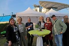 Beim Sommerempfang mit Kooperationspartner Christian Heise (rechts)