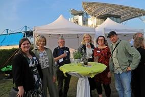 Beim Sommerempfang mit Kooperationspartner Christian Heise (rechts)