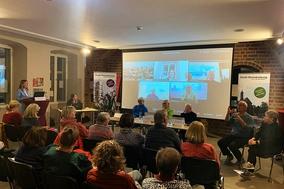 Blick auf das Podium.