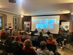 Blick auf das Podium.