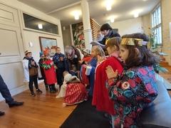 Die Vorschulkinder der Kita Heilige Dreifaltigkeit sorgten mit Gesang für einen stimmungsvollen Besuch.