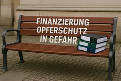 Symbolbild Bank mit Akten