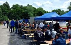 Für Gespräche bei Wurst und kühlen Getränken war viel Zeit