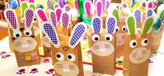 Bunte gebastelte Osterhasen-Tüten