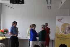 Oberbürgermeisterin überreicht die Zertifikate