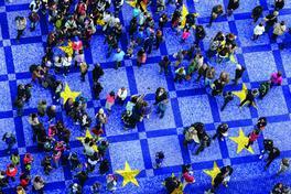 Menschen auf dem Platz