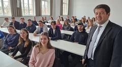 Oberbürgermeister Steffen Scheller hieß die zweite Kohorte angehender Zahnmediziner willkommen.