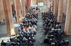 Blick auf die Festgesellschaft.