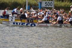 Drachenbootrennen an der 500m-Marke.