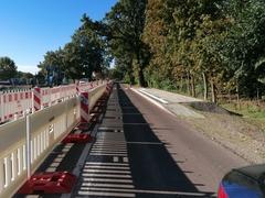 Bauphase im Straßenraum mit neuem Bushaltestellenbereich