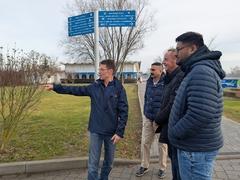 Regattastreckenleiter Uwe Philipp führte die Gäste übers Regattastrecken-Gelände.