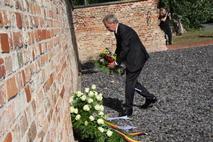 MHB-Präsident Professor Hans-Uwe Simon bei der Kranzniederlegung.