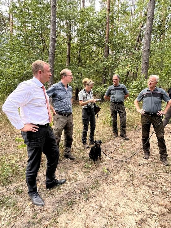 Vor-Ort-Termin mit Experten vom Landeskompetenzzentrum Wald.