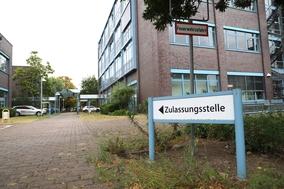 Hinwesischild der Zulassungsbehörde