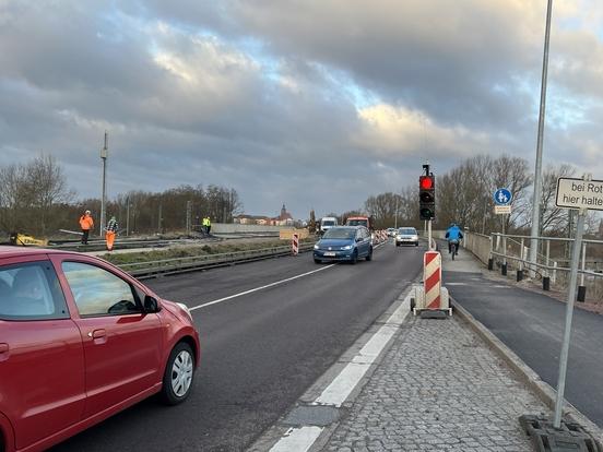 Der Testlauf mit der Ampelschaltung auf der Brücke in der Potsdamer Straße hat den Landesbetrieb Straßenwesen nicht überzeugt.