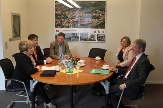 Arbeitsgespräch des Innenministers Ralf Holzschuher mit Oberbürgermeisterin Dr. Dietlind Tiemann, Bürgermeister Steffen Scheller und Beigeordneten Michael Brandt