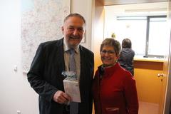 Dietlind Tiemann verabschiedet sich von Mathias Mischker