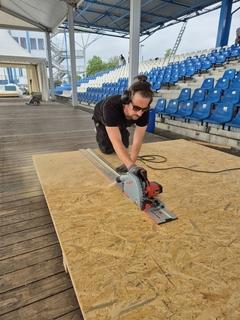 Der Fußboden muss zugeschnitten werden.