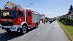 Festumzug zum 100. Geburtstag der freiwilligen Feuerwehr Schmerzke.