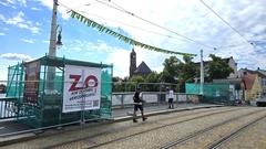 Baustelleneinrichtung auf der Jahrtausendbrücke.