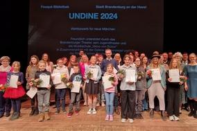 Das finale Gruppenbild nach der zweistündigen Märchen-Matinee.