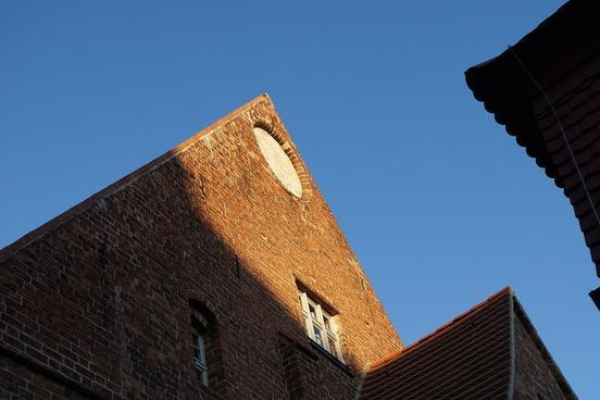 Gotisches Haus Ansicht von unten hinauf zum Dach