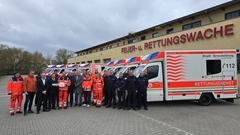 Gruppenbild vor der vollständigen RTW-Flotte.