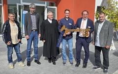 Zuvor erfolgte die symbolische Schlüsselübergabe – auch an Standortleiter Sylvio Müller.