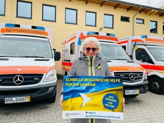Brandenburger Krankenfahrzeuge reisen mit Spenden nach Kiew