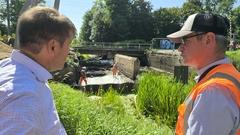 Oberbürgermeister Steffen Scheller und Tiefbauamtsleiter Christian Fuß im Gespräch.