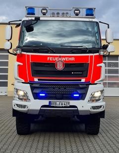 Frontansicht des neuen Wechselladerfahrzeugs.