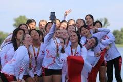 Kanadisches Weltmeisterteam beim Selfie.