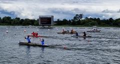 Die Betonkanus und -Tüfter im Wettkampfmodus.