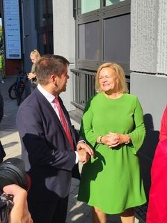 Oberbürgermeister Steffen Scheller im Gespräch mit Bundesministerin Nancy Faeser