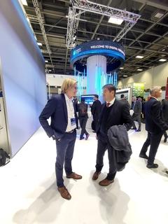 Oberbürgermeister Steffen Scheller im Gespräch mit Markus Bernd, Geschäftsführer bei Voestalpine Turnout Technology in Kirchmöser.