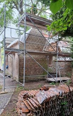 Das Häuschen mit der Richtkrone.