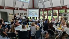 In der Umweltpyramide wurden den Vertretern der beteiligten Klassen alle Dokumentationen präsentiert.