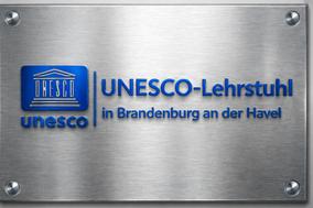 Schild Unesco-Lehrstuhl