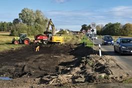 Bauarbeiten für die neue Trassenführung zur neuen Bahnüberführung bei Wust.