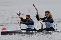Der deutsche Kajakzweier Pauline Jagsch und Paulina Paszek.