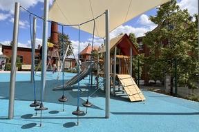 Blick auf einen Spielplatz