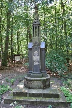 Bröse-Denkmal vor der Restaurierung