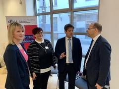 Angela Schröder, Cornelia Stabrodt, Steffen Scheller und Tobias Dünow im Gespräch