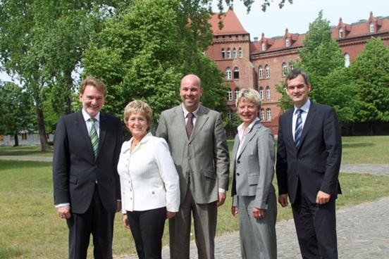 Dr. Volker Kefer, Dr. Dietlind Tiemann, Dr. Hans Georg Helmstädter, Prof. Dr. Claudia Langowsky, Axel Schuppe (v.l.n.r.)